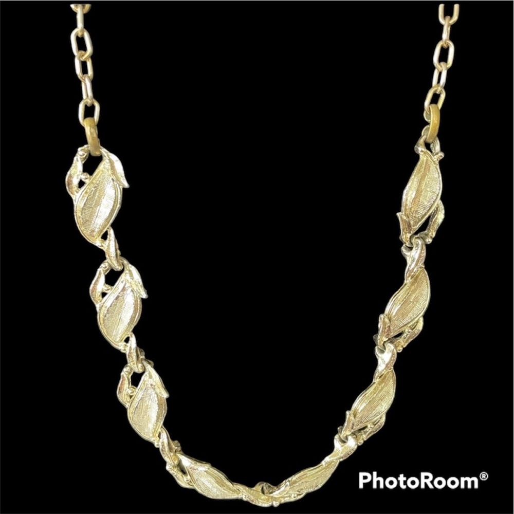 Silver Tone Engraved Leaf Pattern Choker Necklace 10” Vintage